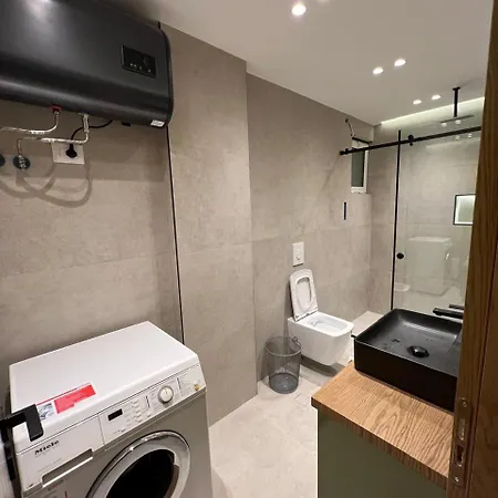 Juna's Blissful Wlora