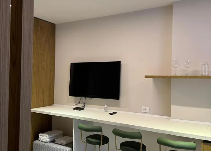 Juna's Blissful Vlorë